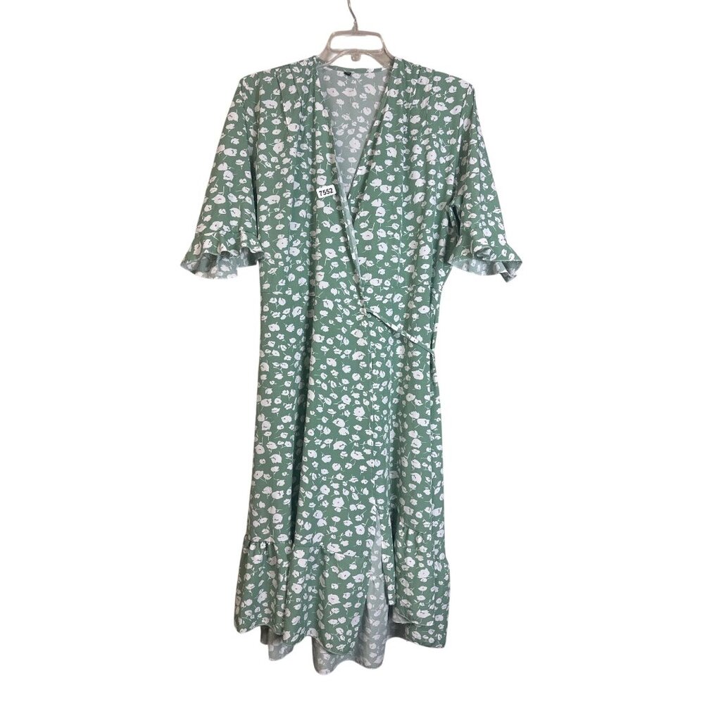 no name wrap dress 2xl  has a femining detail v neck ties waist  wrap closure r